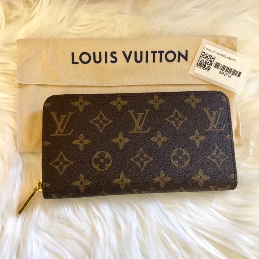 SOLD Ⓜ️: Louis Vuitton monogram zippy wallet